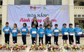 Hoa nắng tháng 2/2025: Hành trang cho em