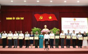 Cần Thơ tặng bằng khen nhiều tập thể và cá nhân báo chí có thành tích bầu cử