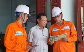 Sơn La – Điện năng lượng mặt trời tràn về tổ, bản