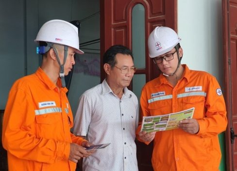 Sơn La – Điện năng lượng mặt trời tràn về tổ, bản