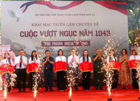 Khai mạc triển lãm ảnh “Cuộc vượt ngục năm 1943” thắp sáng thêm ngọn lửa lòng biết ơn