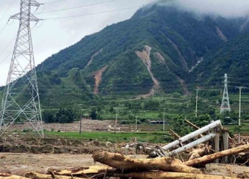 Lai Châu khẩn trương khôi phục điện cho vùng lũ Mường Than