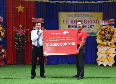 Điện Quang “Thắp sáng ước mơ” cho học sinh vùng biên viễn tại Tây Ninh