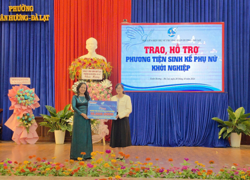 Hội LHPN phường Xuân Hương – Đà Lạt (Lâm Đồng) tiếp nhận hỗ trợ phương tiện sinh kế cho phụ nữ khó khăn